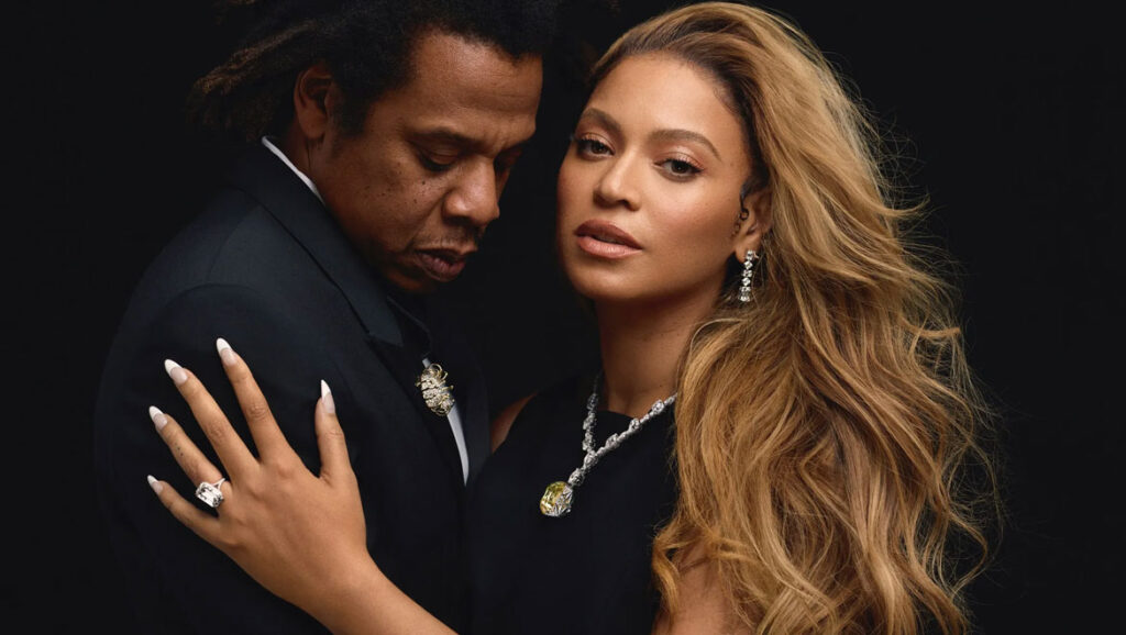 H Beyonce με sparkly σορτσάκι και bodysuit | NRG Radio 89.5 Kozani